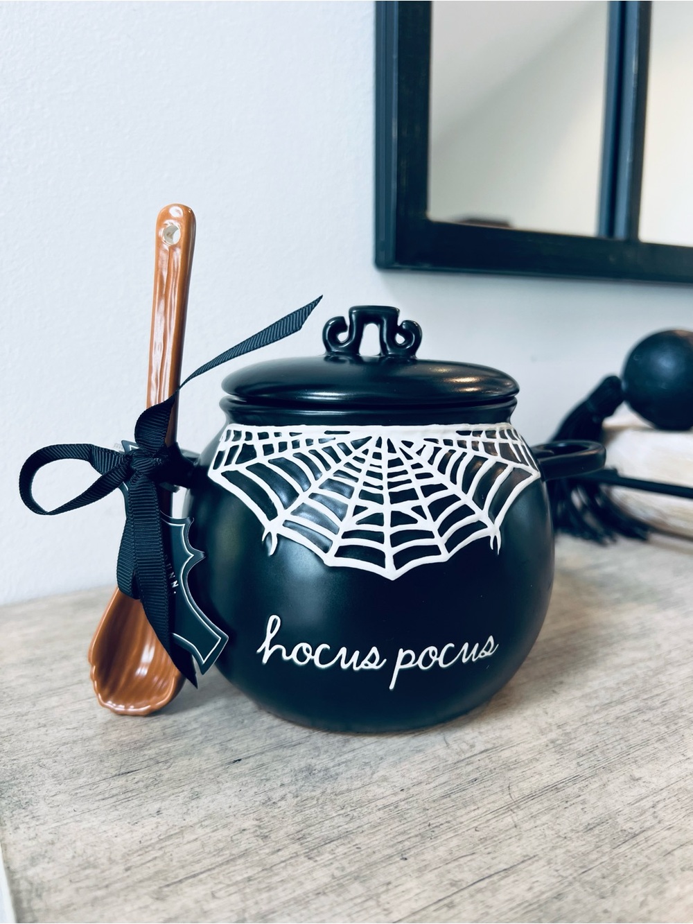 Rae Dunn 'hocus pocus' Ceramic Cauldron honey Jar with spoon Halloween black NWT